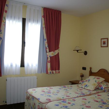 Somonte Hotel Quintes Bagian luar foto