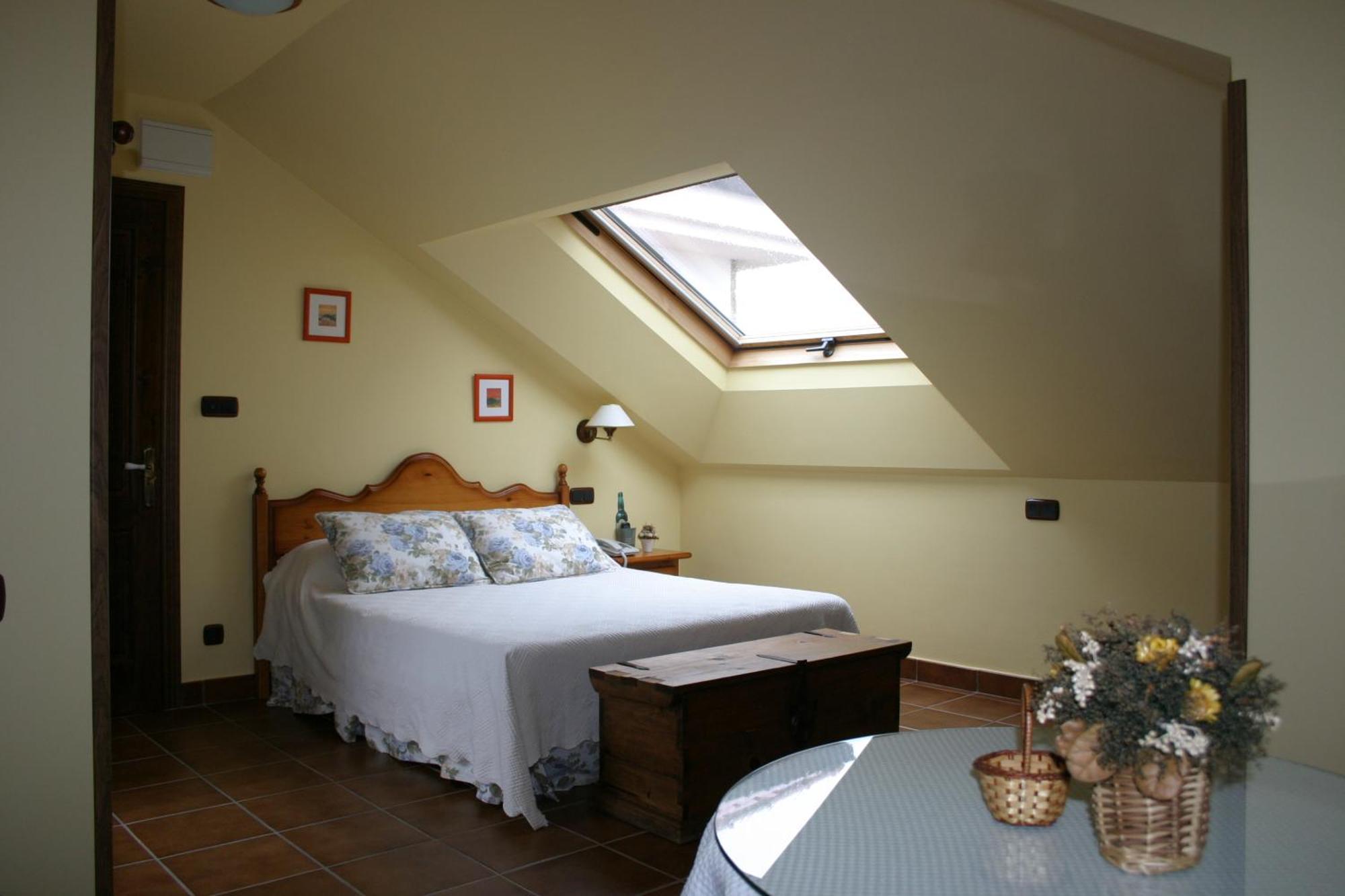 Somonte Hotel Quintes Bagian luar foto