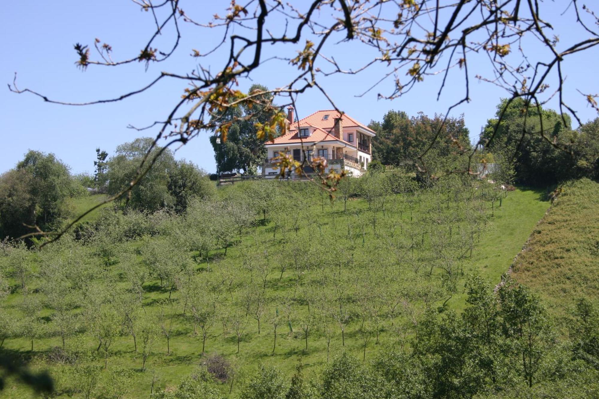 Somonte Hotel Quintes Bagian luar foto