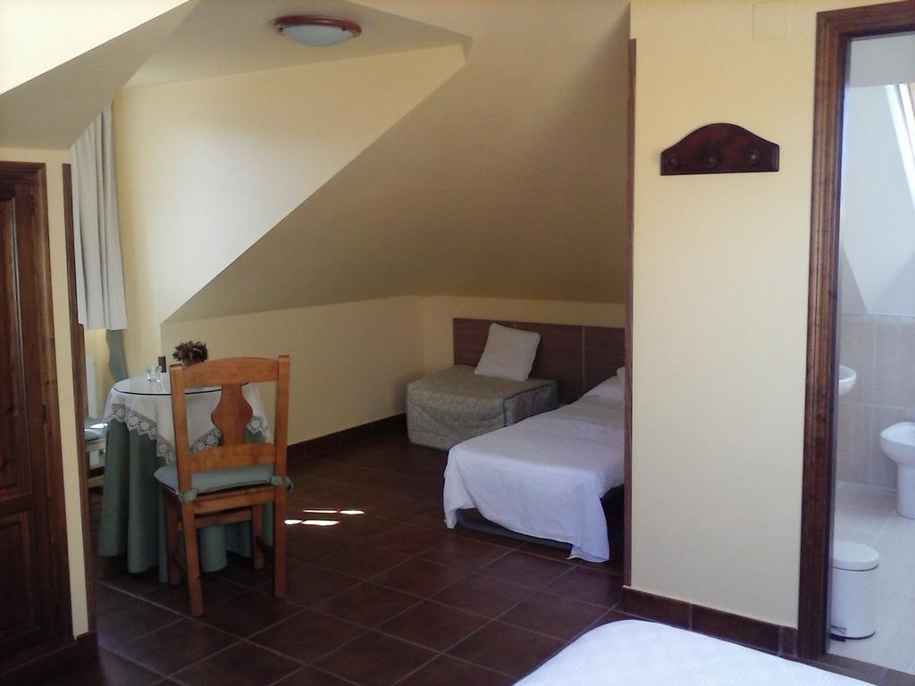 Somonte Hotel Quintes Bagian luar foto